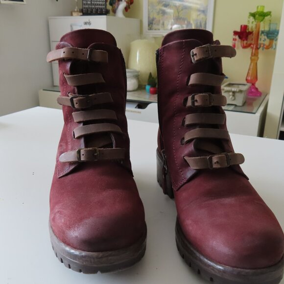 Burgundy combat style boots - Picture 4 of 7